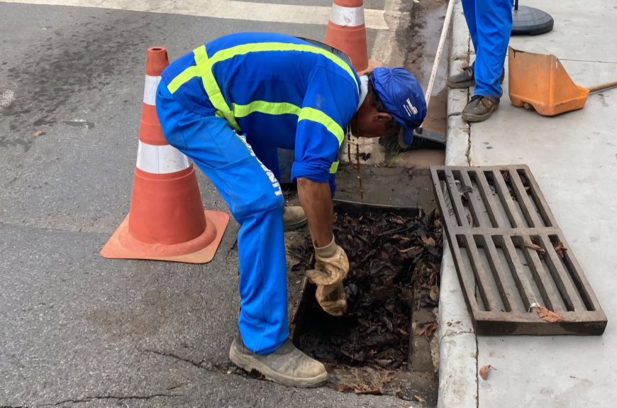 Prefeitura de Araxá realiza limpeza preventiva de bueiros para evitar alagamentos