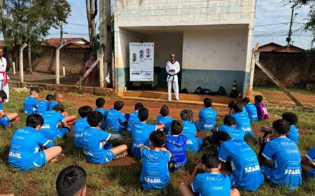 Alunos do Projeto Lobinho participam de palestra com mestre Evandro