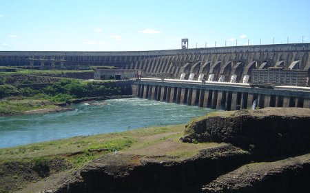 Tarifa, dívida e ameaça de guerra: veja as crises entre Brasil e Paraguai por Itaipu