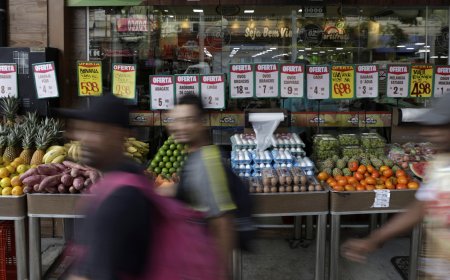 58% dos brasileiros compram menos alimentos por causa da inflação, aponta Datafolha