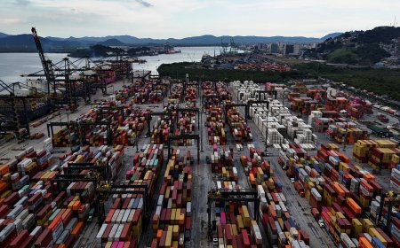Brasil tem superávit comercial de US$ 8,153 bi em abril, recuo de 3,3% ante 2024