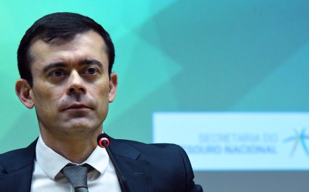 Ceron: Alterações do IOF não visam conter alta do dólar; podem até evitar queda maior
