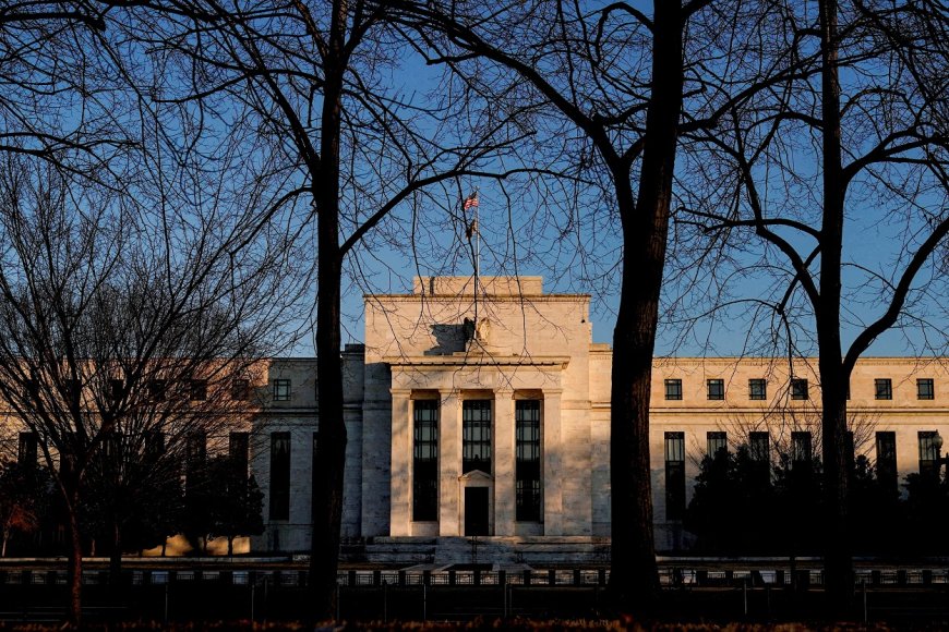 Mercado de trabalho estável permite que Fed não se apresse em reduzir juros