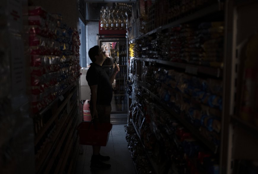 Venezuelanos revivem piores momentos da crise com apagões e inflação de 162%