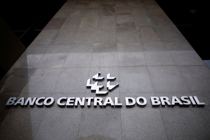 Boletim Focus: analistas cortam projeções para o dólar nos próximos anos