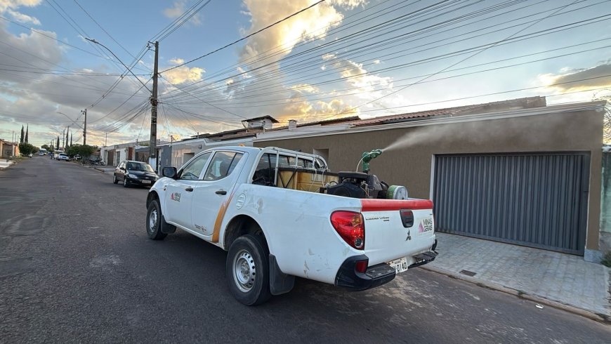 Araxá retoma aplicação do carro fumacê no combate ao mosquito da dengue