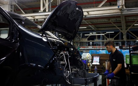 Zona do euro: crescimento fica estagnado em junho com serviços e indústria em baixa