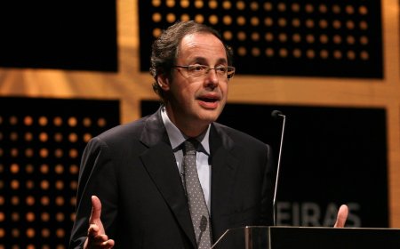 Brasil não está no “precipício fiscal”, mas pode chegar lá após 2026, diz Giannetti