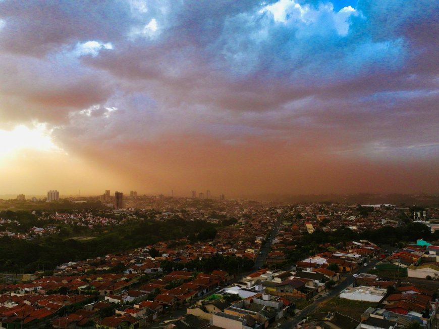 Chegada de frente fria deixa o céu vermelho e assusta moradores de Araxá e região