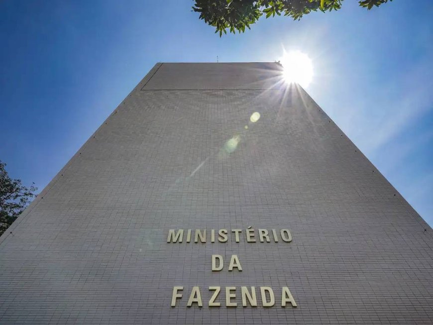 Tesouro projeta superávit de quase R$ 20 bi em 12 meses