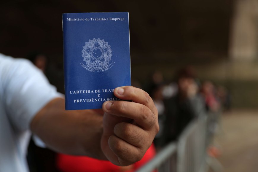 Desemprego cai a 6,2% no tri até maio e Brasil tem recorde de emprego com carteira