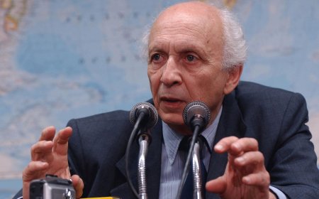 Medida “absurda” de Trump tende a unir a sociedade na defesa do país, avalia Ricupero