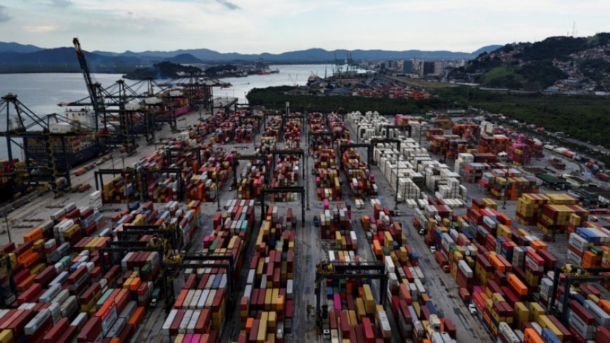 Brasil tem superávit comercial de US$ 5,9 bi em junho, abaixo do esperado