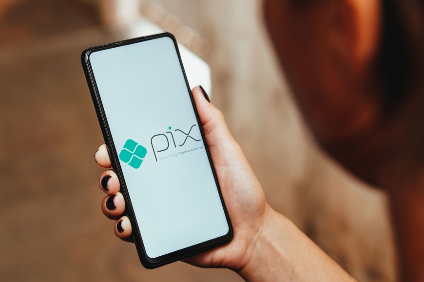Uso de dinheiro em espécie com frequência derrete com Pix, diz estudo do Google