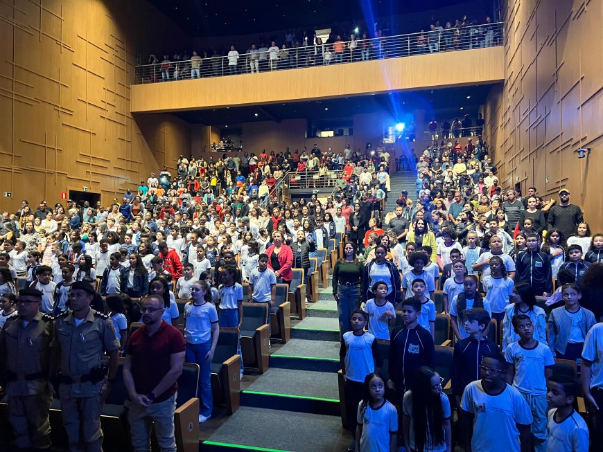 Mais de 300 alunos de Araxá participam da formatura do PROERD
