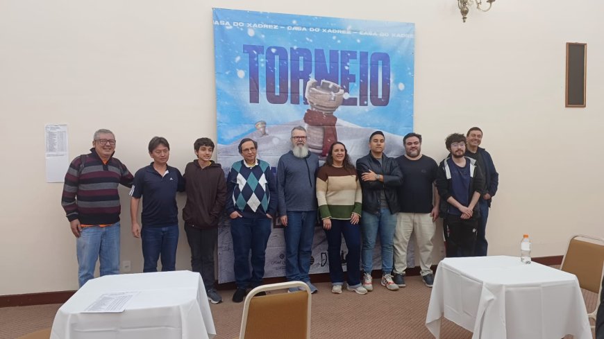 Araxaense Edgard de 15 anos se classifica para a final do Brasileiro Absoluto de Xadrez