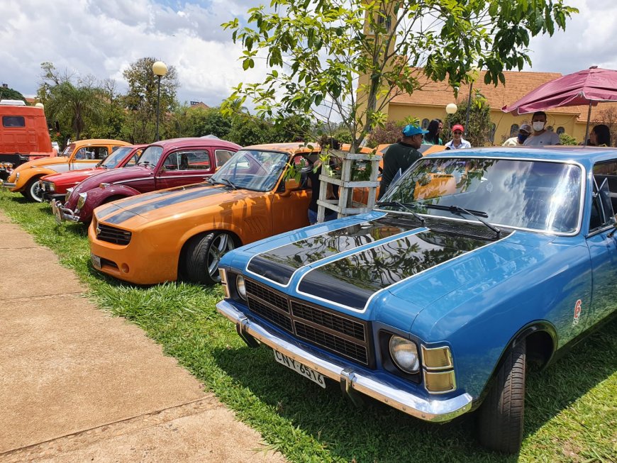 Domingo tem Encontro de Carros Antigos em Araxá