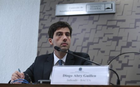 Expectativas desancoradas exigem política restritiva, afirma Diogo Guillen, do BC