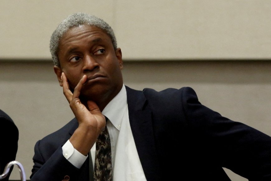 Com emprego forte, Fed pode esperar antes de ajustar política monetária, diz Bostic