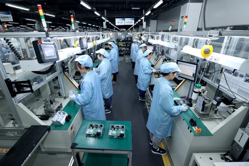 China registra desaceleração da produção industrial e das vendas no varejo em julho