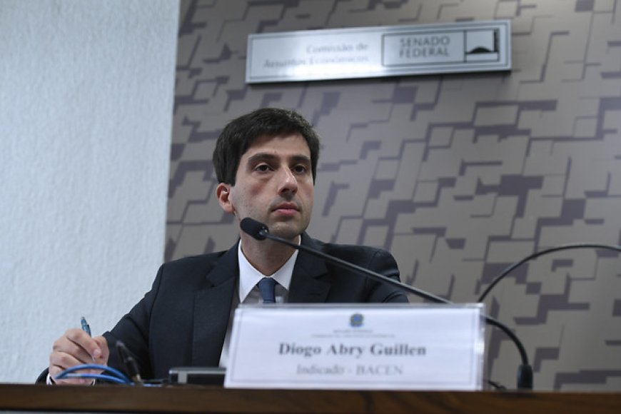 Expectativas desancoradas exigem política restritiva, afirma Diogo Guillen, do BC