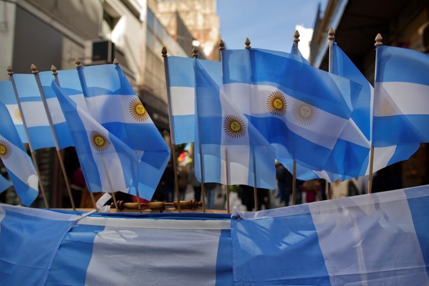 PIB da Argentina encolhe pelo 2º mês seguido em junho, com queda de 0,7% ante maio
