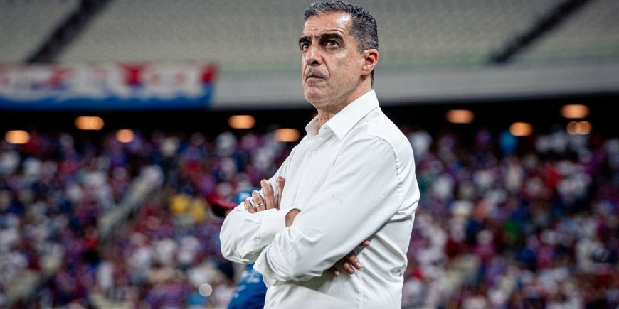 Fortaleza anuncia saída do técnico português Renato Paiva