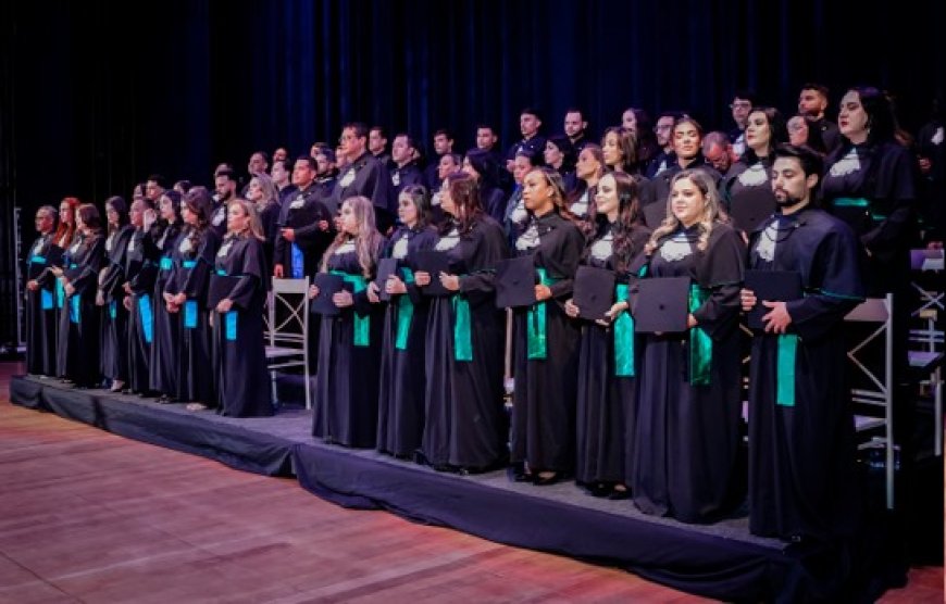 Uniaraxá realiza Colação de Grau 2025 em solenidades no Teatro CBMM