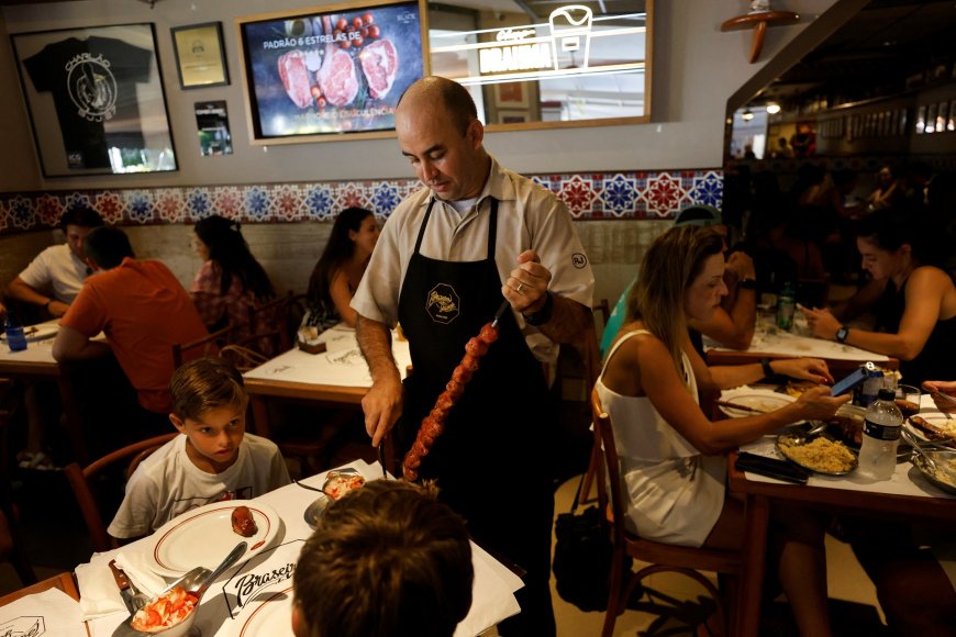 Vendas de bares e restaurantes crescem 2,2% em agosto ante julho, diz pesquisa