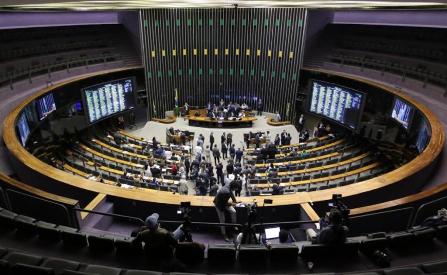 Câmara aprova projeto para tirar gastos com saúde e educação da meta fiscal