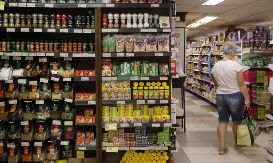 “É supermercado, estúpido”: Inflação de alimento guia aprovação política, diz Quaest