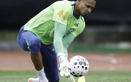 Goleiro John diz que primeira convocação para a seleção é um sonho