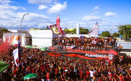 Flamengo embarca para final da Libertadores com festa da torcida