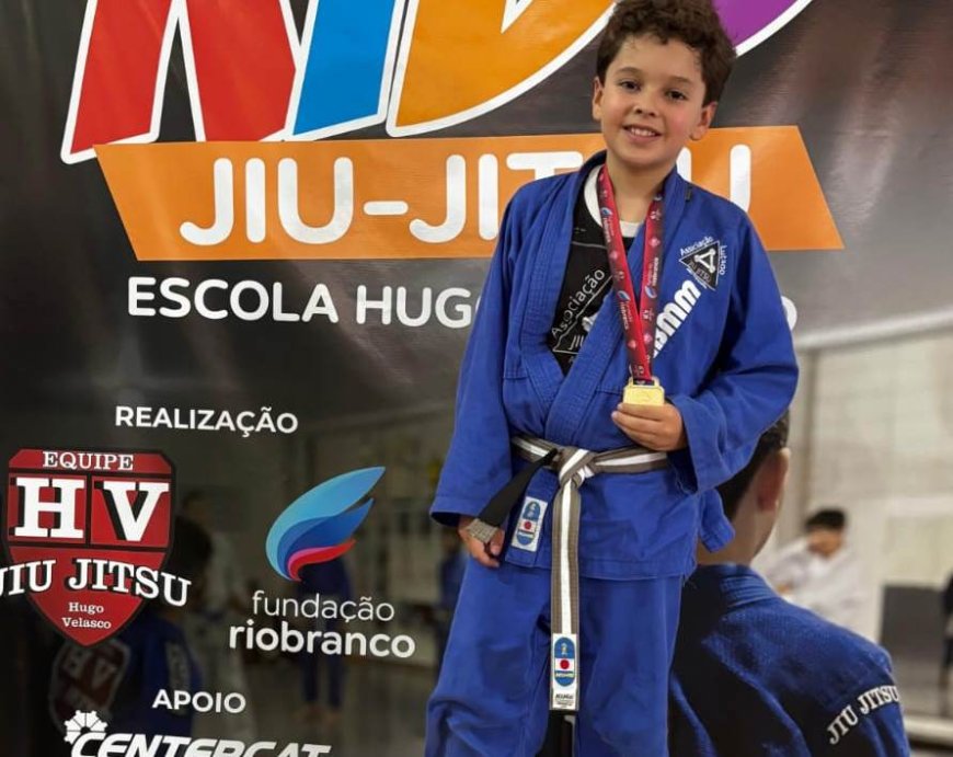 Victor SamueI Carvalho é campeão de Jiu-Jitsu