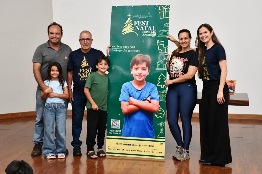 Famílias recebem totens da exposição do FestNatal Araxá – 160 anos