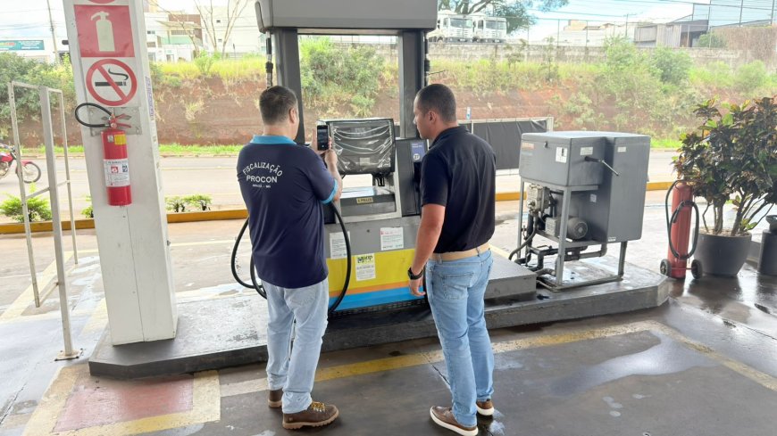 Procon intensifica fiscalizações e divulga tabela de preços dos combustíveis em Araxá