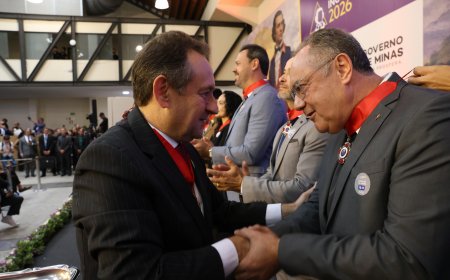 Em dia de homenagens, Padre Sérgio recebe a Comenda Inconfidência