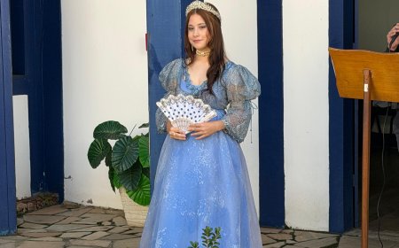 Araxá recebe vestido de Dona Beja usado por Grazi Massafera em novela da HBO