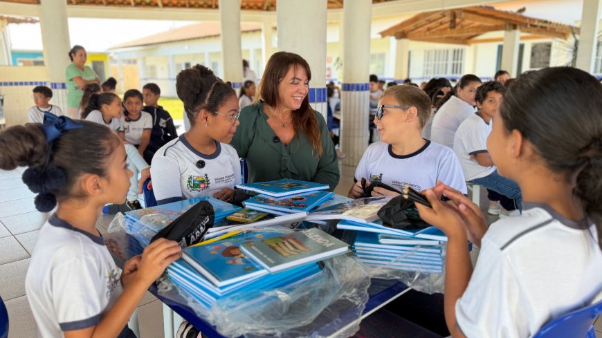 Mais de 14 mil alunos da rede municipal recebem materiais escolares gratuitos