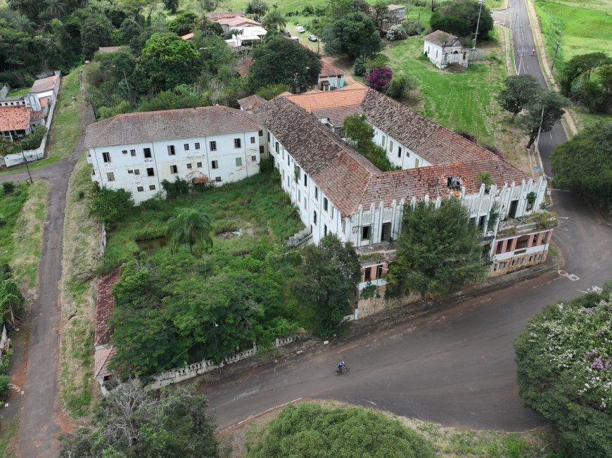 Prefeitura reabre leilão do Hotel