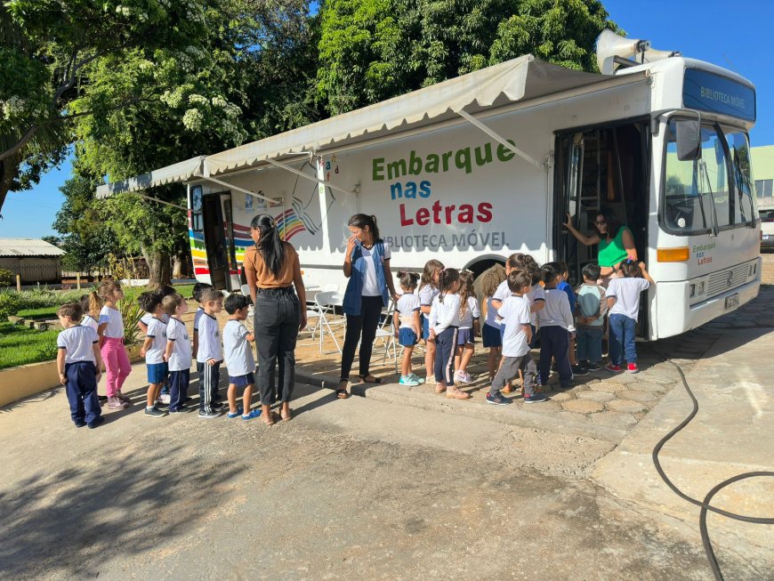 Biblioteca Móvel leva leitura gratuita aos bairros de Araxá e celebra 26 anos