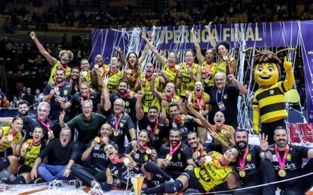 Praia Clube bate Minas e fatura título da Superliga Feminina de vôlei