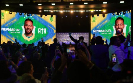 Neymar não treina em apresentação e preocupa a duas semanas da Copa