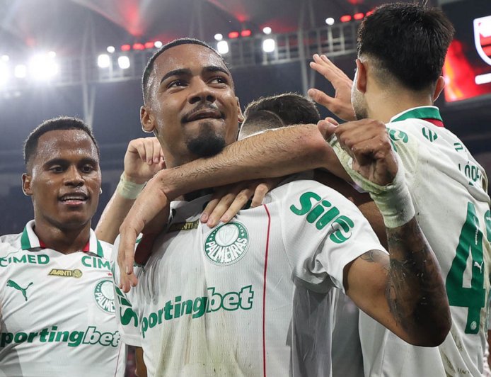 Palmeiras derrota Fla e amplia vantagem na liderança do Brasileiro