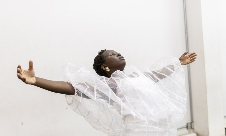 Epiderme Azeviche, espetáculo de dança afro contemporânea celebra a negritude em apresentação no Fliaraxá