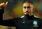 Raphinha sente dores na coxa direita e será reavaliado