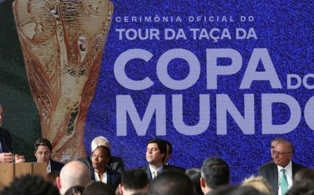 Lula sanciona lei da Copa do Mundo Feminina e reconhece pioneiras