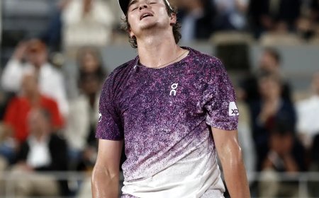 João Fonseca luta, mas dá adeus a Roland Garros após revés para Mensik