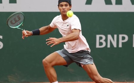Roland Garros: Luis Guto Miguel bate compatriota e vai à final juvenil