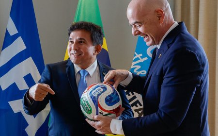 Ministro do Esporte entrega marco regulatório da Copa Feminina à Fifa